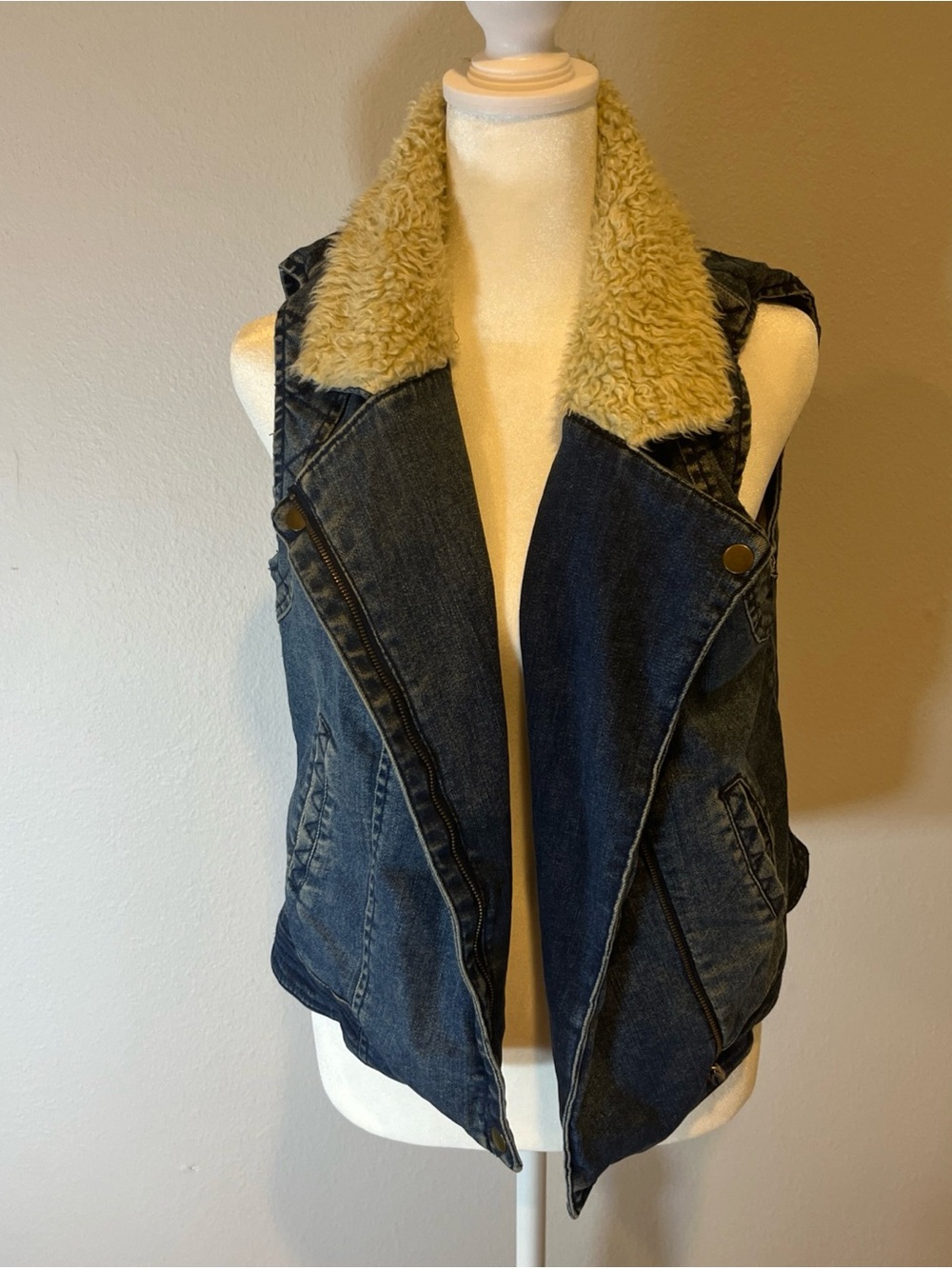 Daughters of the Liberation Anthropologie Denim Vest Sherpa Lined Sz S Boho Chic
